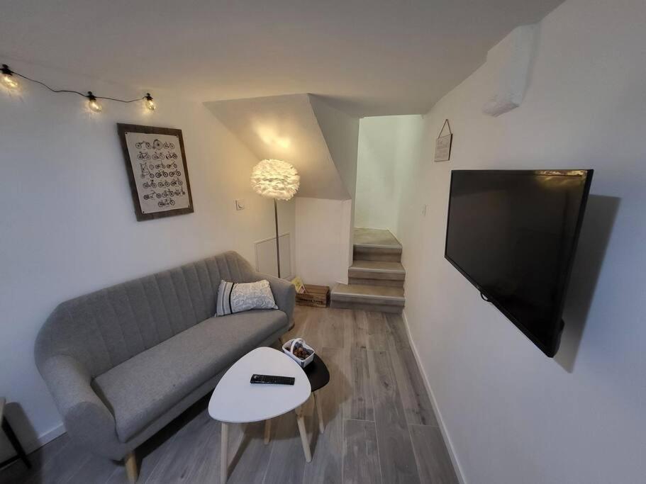 Superbe Appartement T2 Centre Historique เลอ ซูเตอร์เรน ภายนอก รูปภาพ